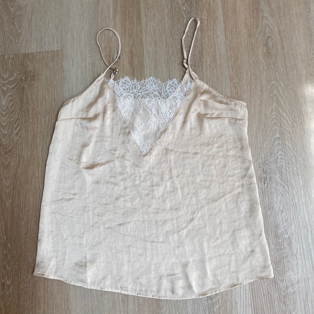 Mudd Womens Beige Satin Cami Top Lace Trim V-Neck Adjustable Straps Size Small